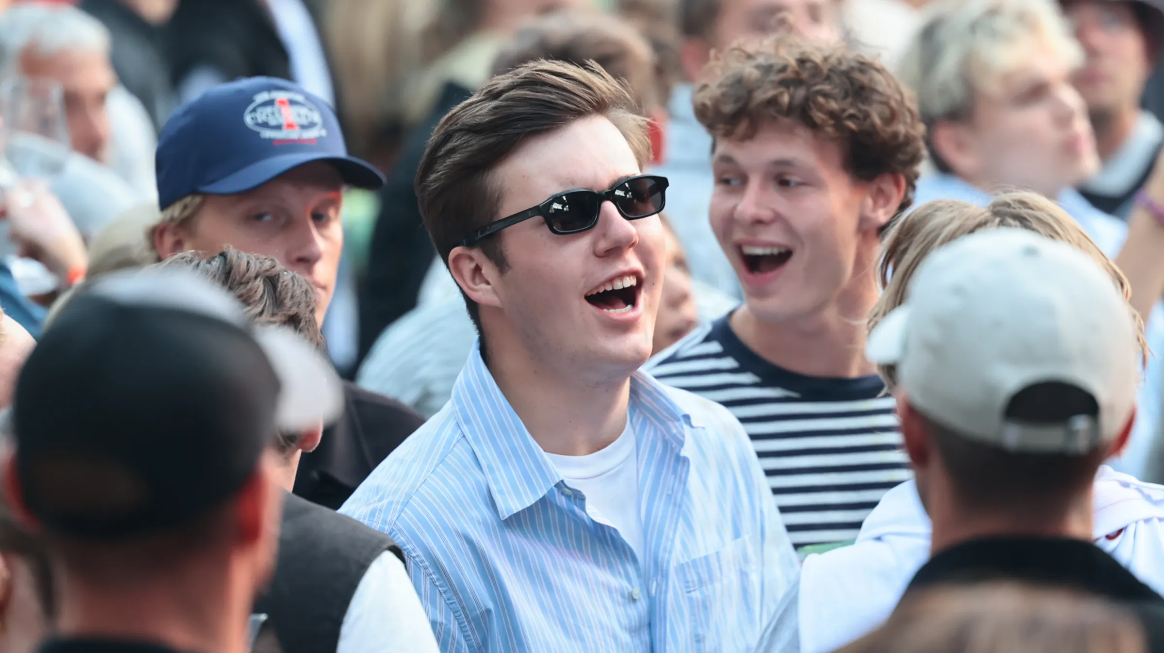 Kronprins Christian er tydeligt stor fan af den anden "solkonge" på Smukfest: The Minds of 99