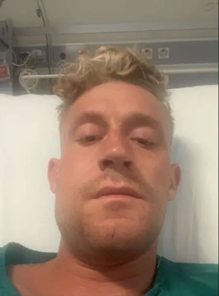 Her ses et billede af Bro, efter han har fået sin bandage af.