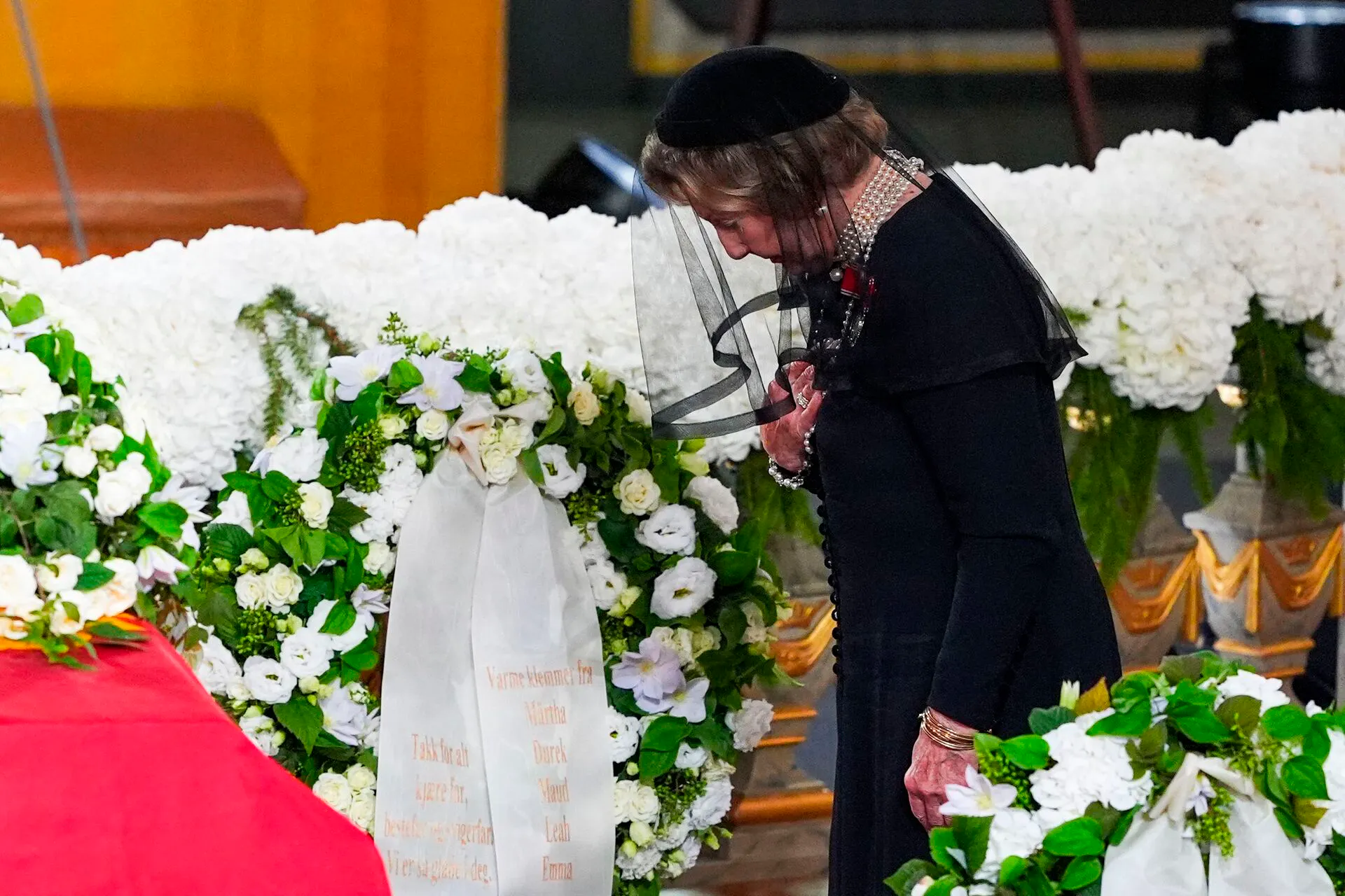 Norway's Queen Sonja places a rose on the coffin of her late husband, King Harald V, during his state funeral ceremony at Oslo Cathedral in Oslo, Norway, on September 9, 2026. King Harald V died on August 28, 2026 aged 89 and his coffin will be carried in a funeral procession from the Royal Palace along Karl Johans gate to Oslo Cathedral on September 9, 2026. (Photo by Lise Åserud / POOL / AFP)
