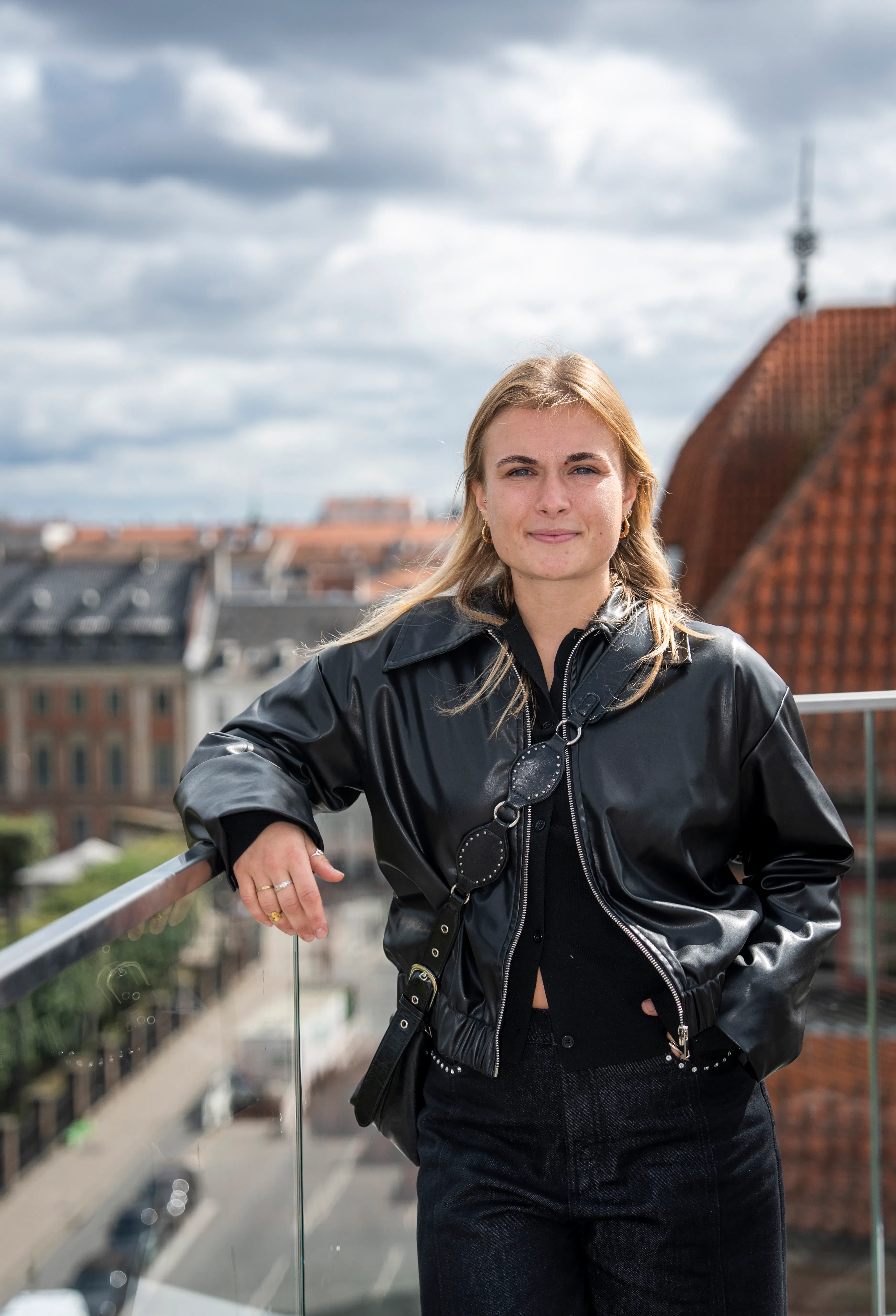 Una Plesner stukket i ryggen i 