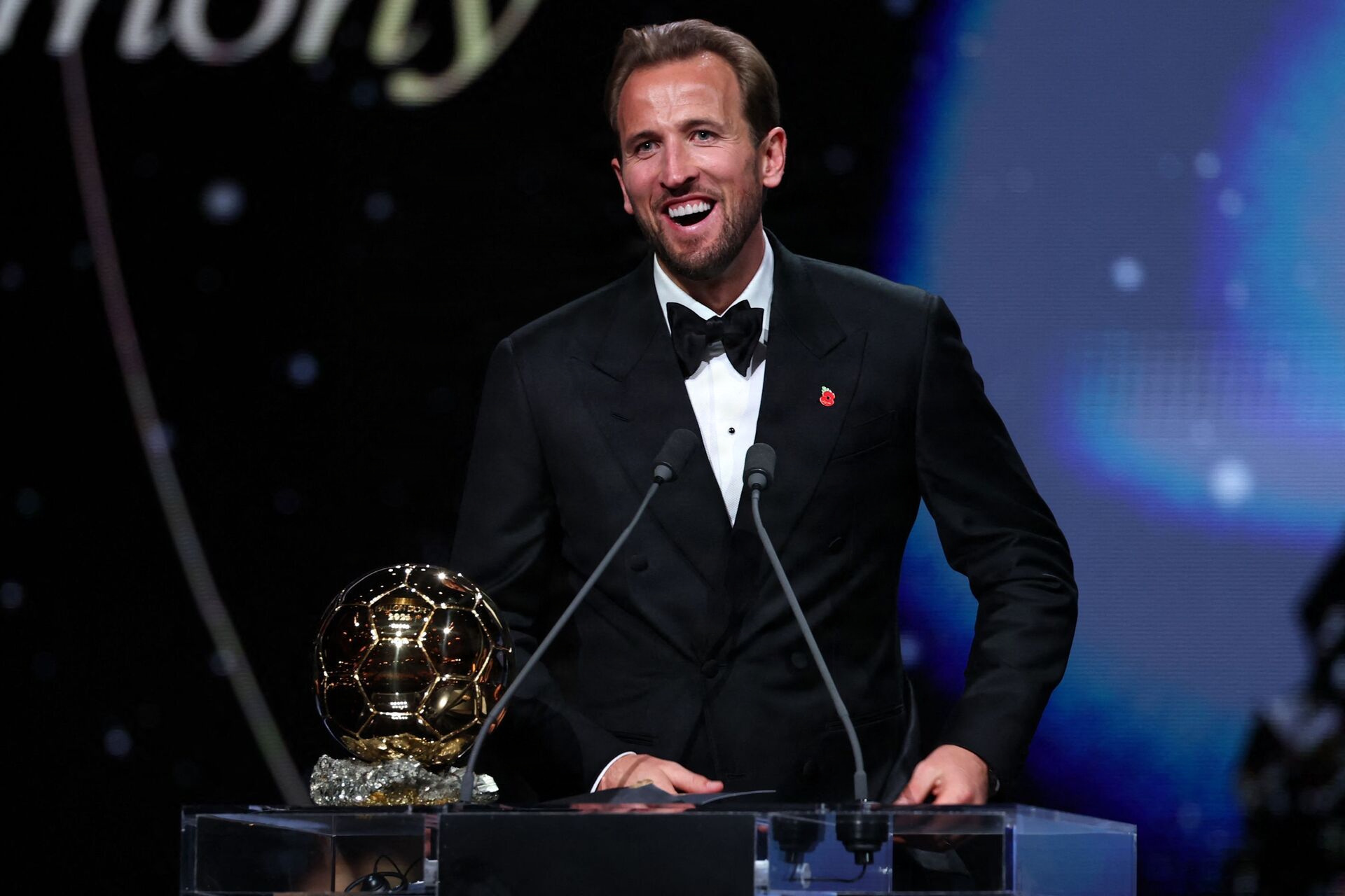 Dværg og flasker: Harry Kane fejrede hæder på kendisklub | SE og HØR