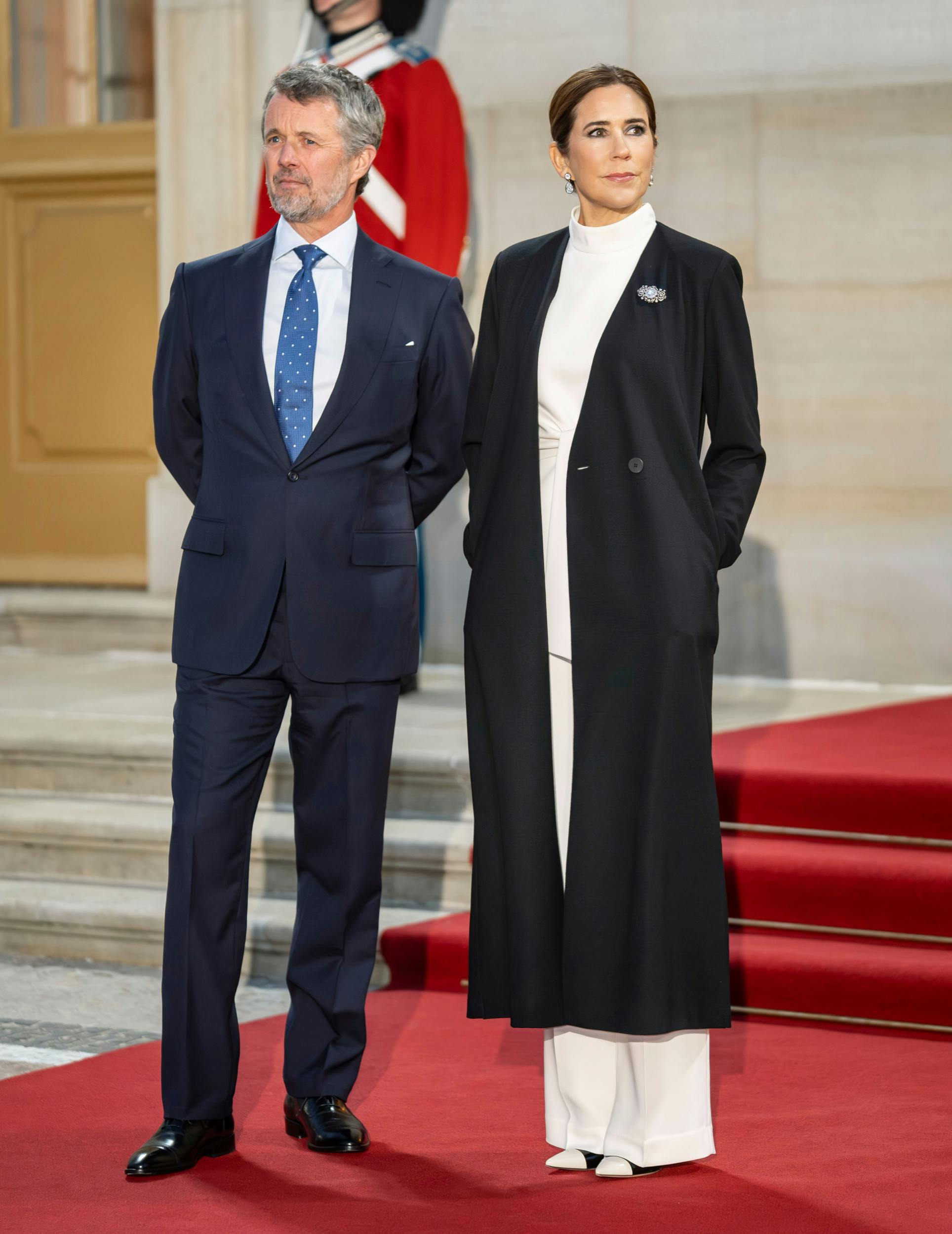 Frederik og Mary er omtrent lige populære. 