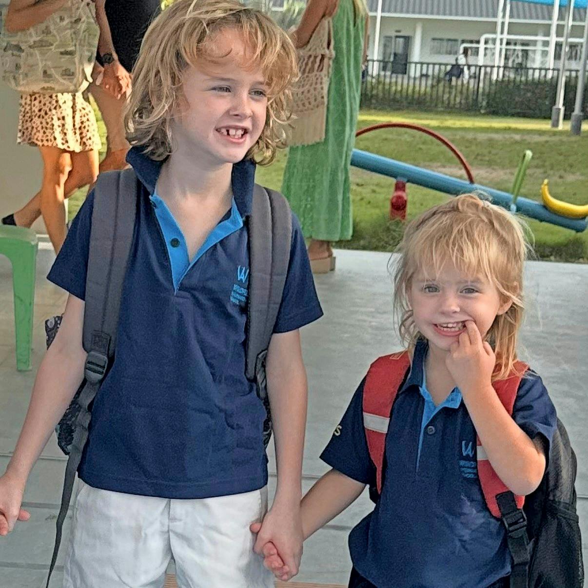 Det var ifølge faderen nogle stolte børn, som begyndte i skole på Koh Samui.  