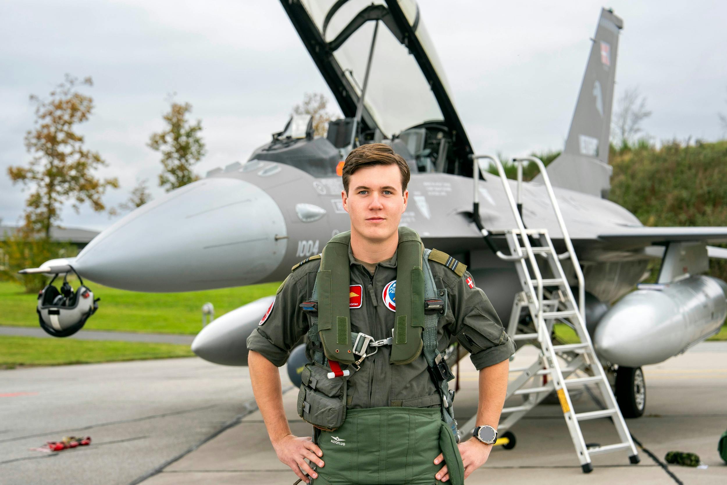 Forsvarets muligheder tiltaler tydeligvis den unge Top Gun, der fløj Danmark rundt i et F-16-fly som en af de sidste danskere nogensinde.