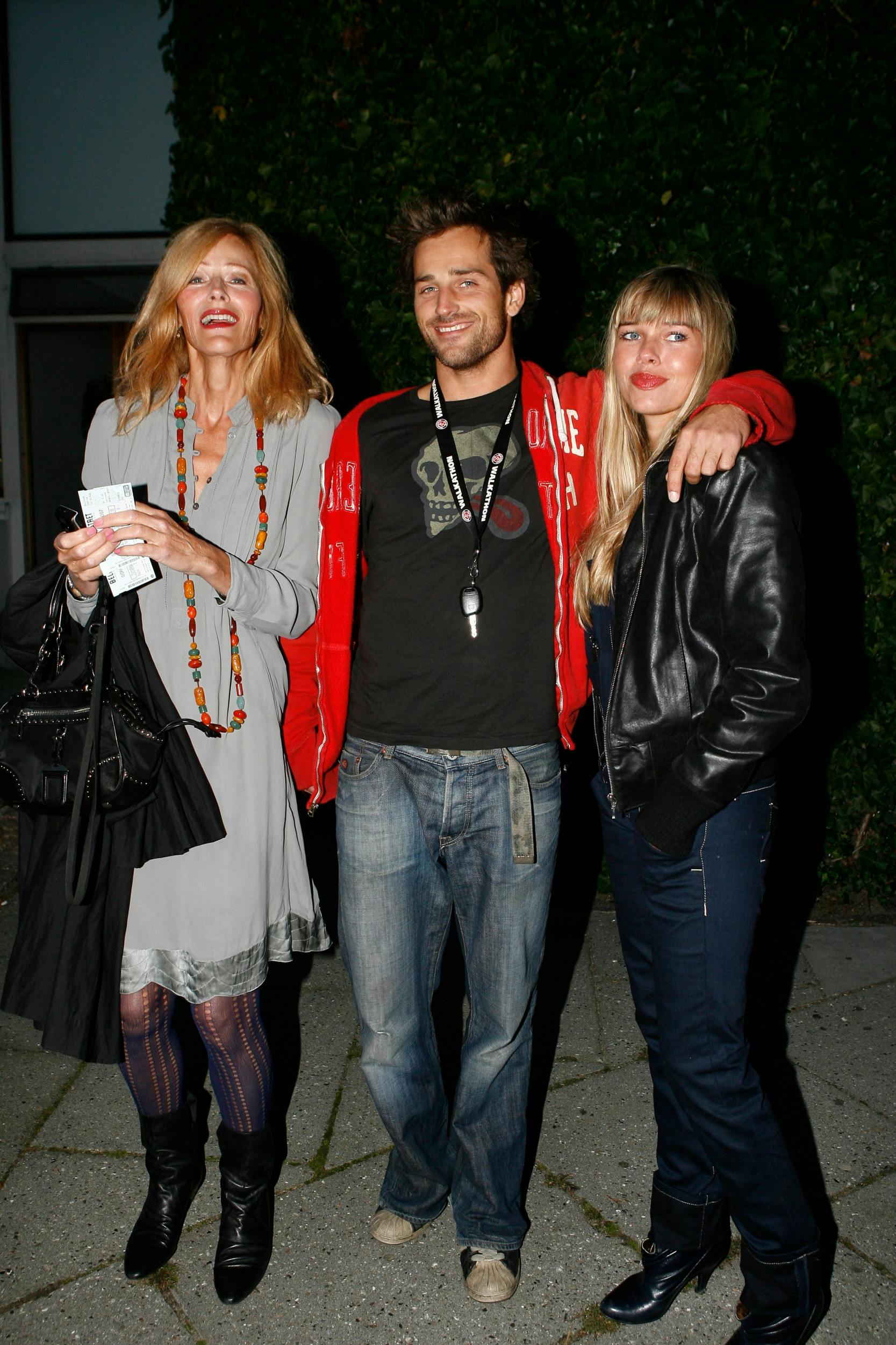 Uenighederne mellem Gunnvør og Oliver spredte sig og skabte til tider også dårlig stemning mellem den tidligere ”forsidefrue” og hendes svigermor.  