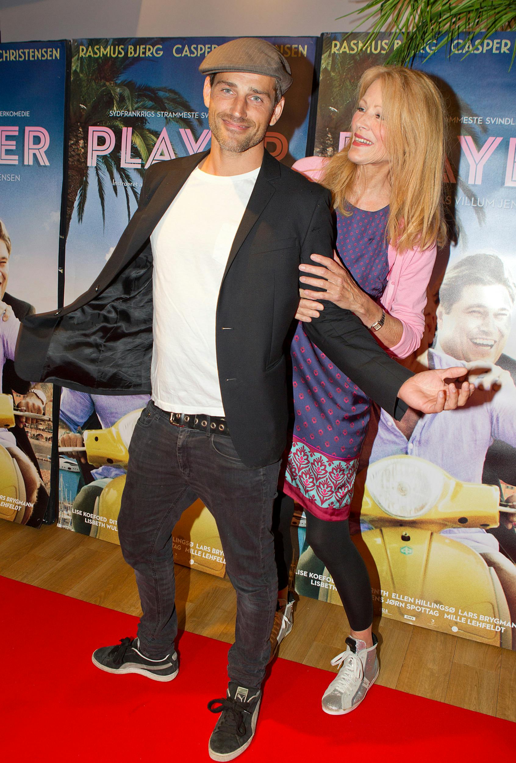 Midt i stormen om børnene støttede Suzanne sin søn.