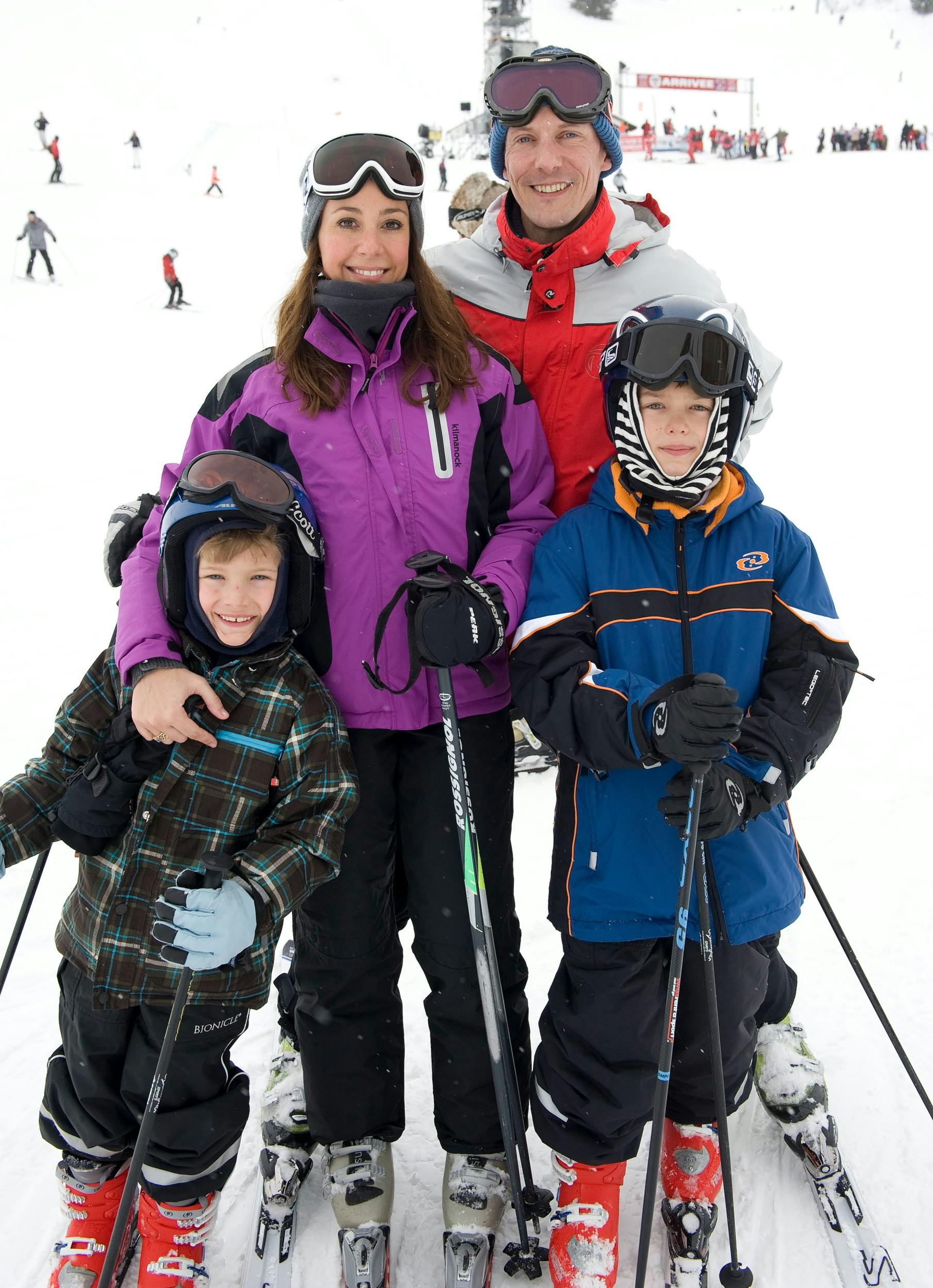 Da den lille sammenbragte familie på fire var på skiferie i 2008, var det tydeligt, at hun var glad for Joachims børn, og at de to, på daværende tidspunkt, prinser havde taget deres nye bonusmor til sig.  