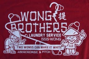 Sådan så det kontroversielle t-shirt-design ud.
