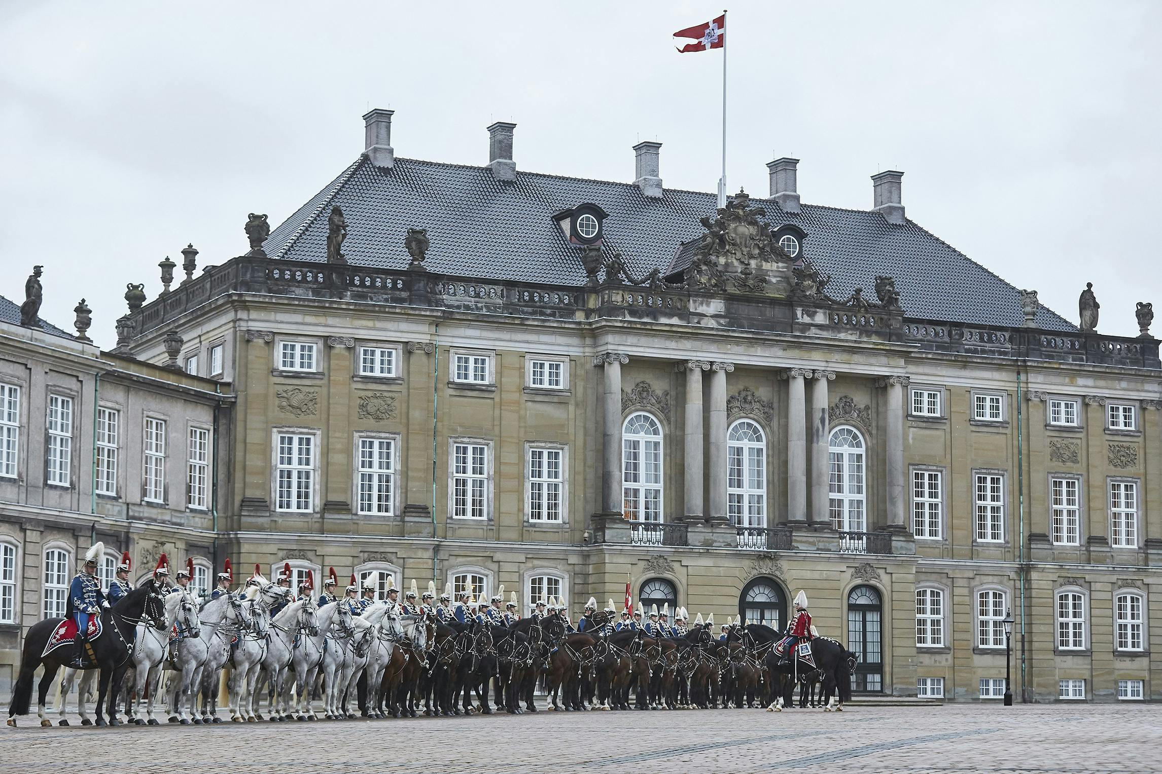 Frygter terror: Amalienborg skal | SE og