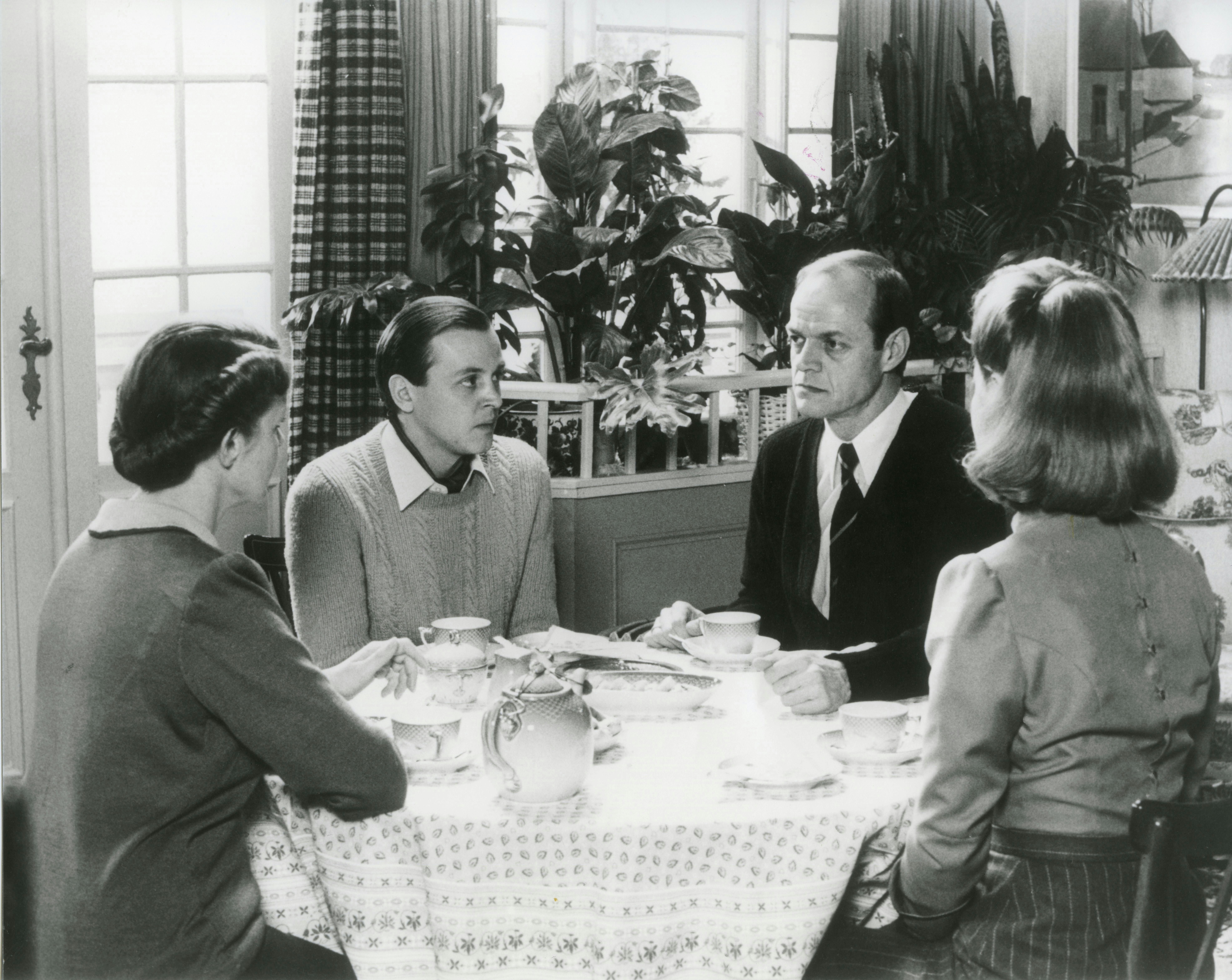 Benedikte Dahl som Ellen Skjern