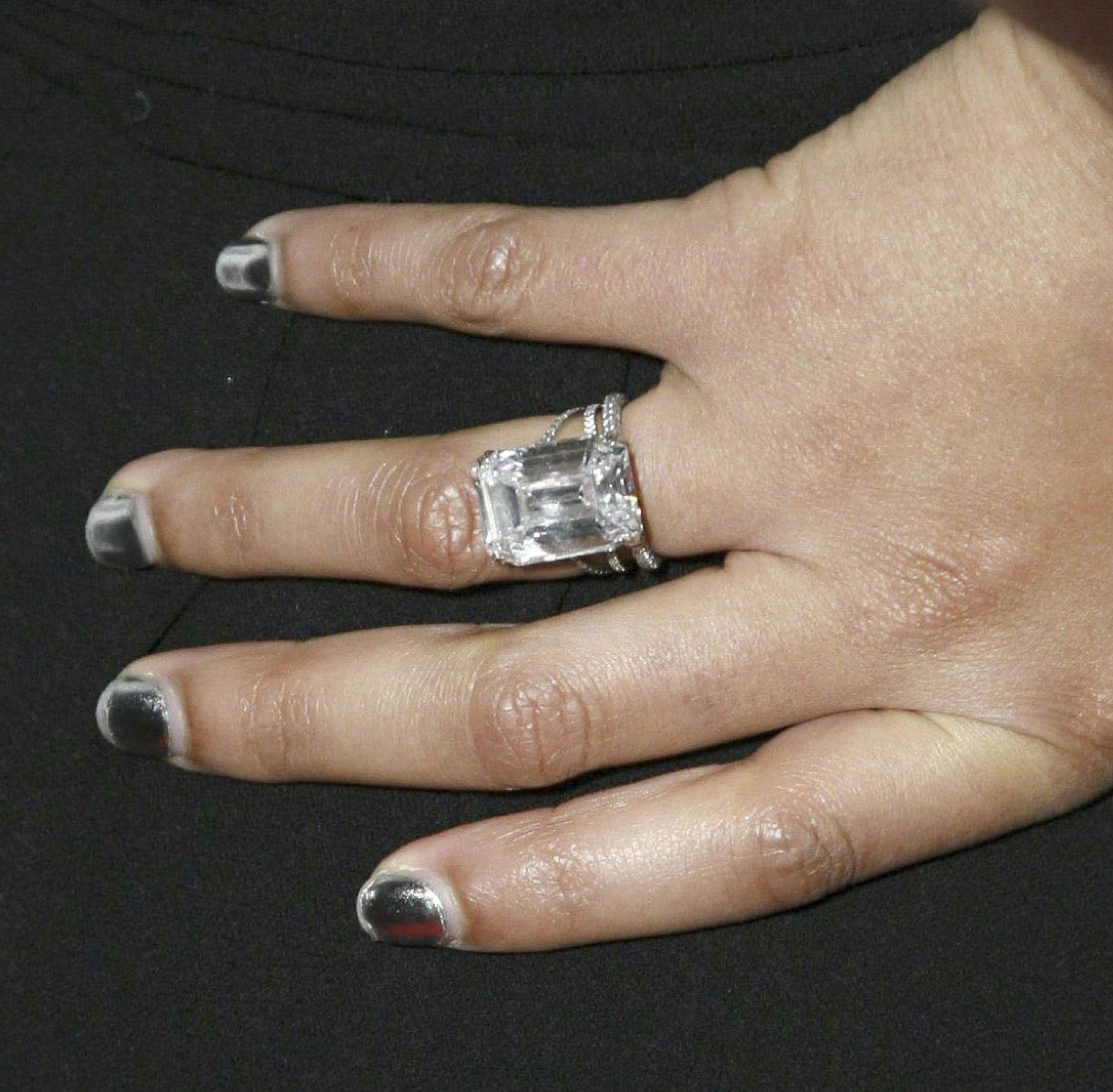 https://imgix.seoghoer.dk/beyonce_ring.jpg