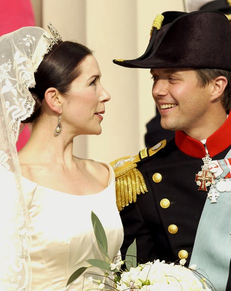 Mary og Frederik ved deres romantiske bryllup i maj 2004. 

