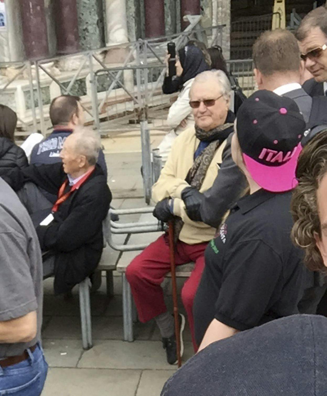https://imgix.seoghoer.dk/files/pics/seoghoer-dot-dk/648/11964/original-132438-prins-henrik-i-venedig-galleri-polfoto001.jpg
