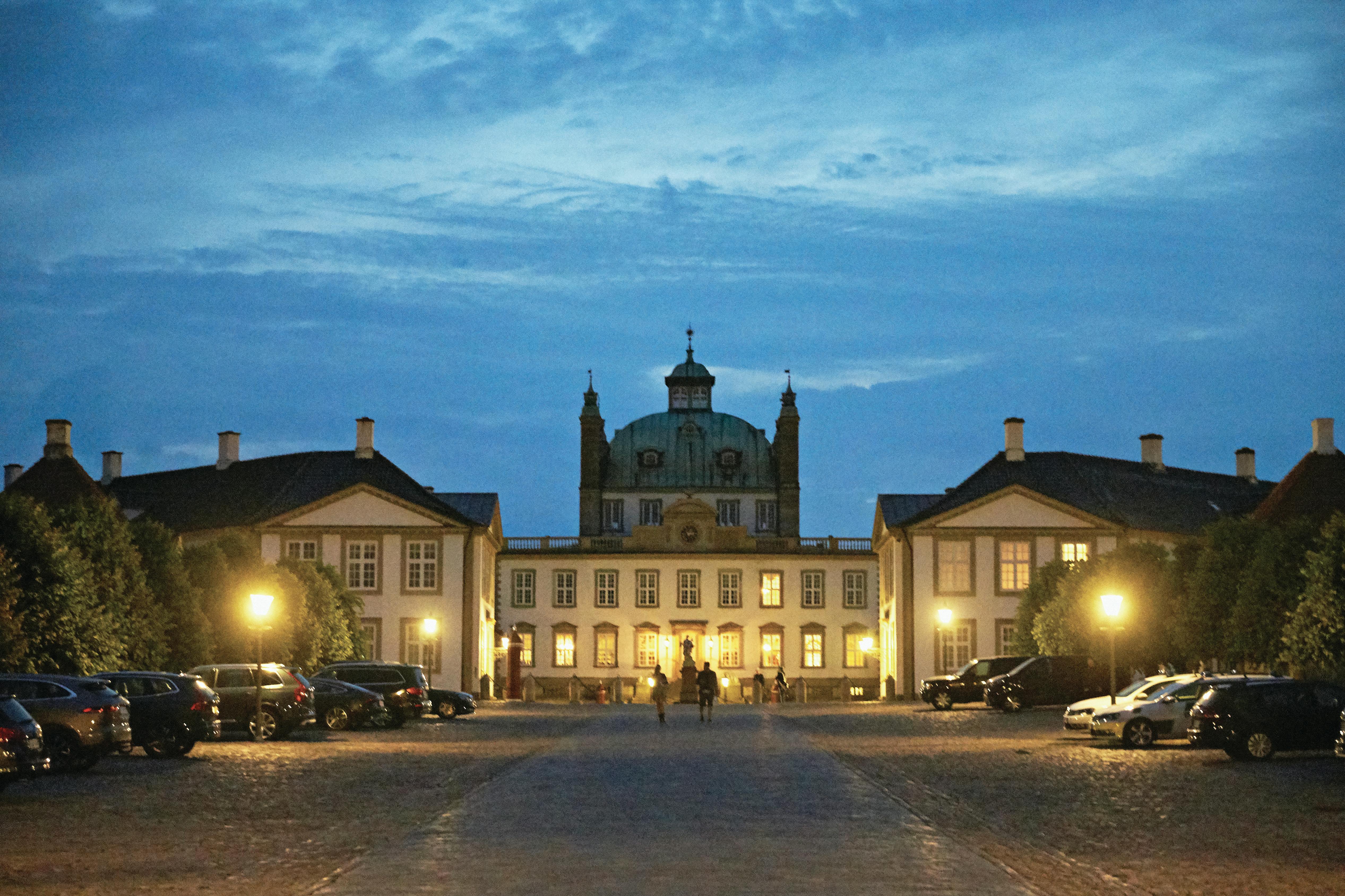 https://imgix.seoghoer.dk/fredensborg_slot.jpg