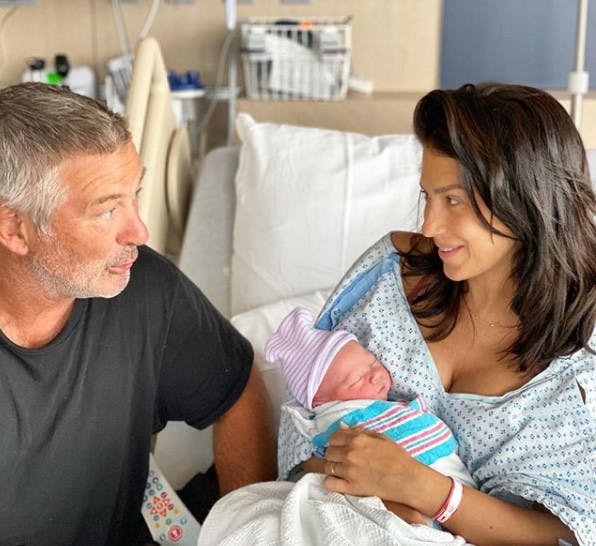 https://imgix.seoghoer.dk/hilaria_baldwin_baby.jpg