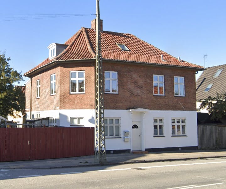 https://imgix.seoghoer.dk/katrine_foged_thomsen_lejlighed_broenshoej_google_maps.png