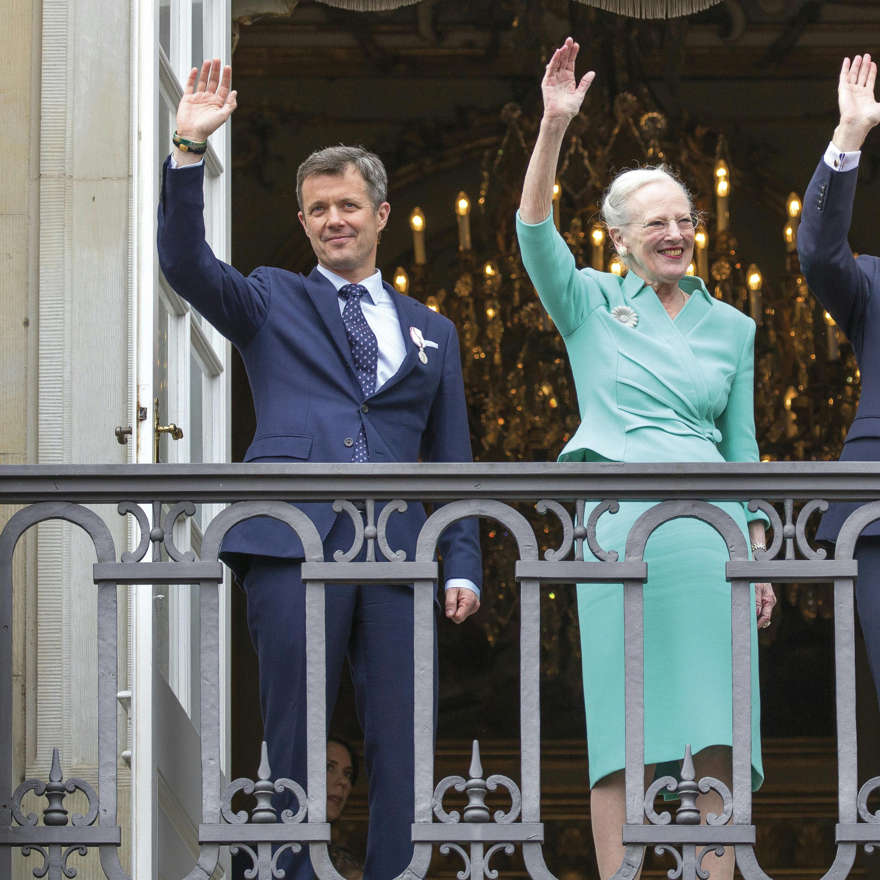https://imgix.seoghoer.dk/kronprins_frederik_dronning_margrethe_og_prins_joachim.jpg