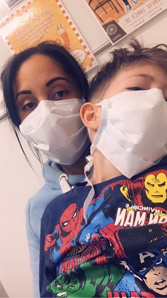 https://imgix.seoghoer.dk/lauren-and-alfie-in-hospital-wearing-masks-889c.jpg