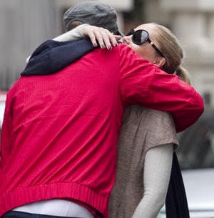 https://imgix.seoghoer.dk/legacy/media/se-og-hoer/2010/kendte-dk/april/carolinefprivatlondontek-jpg.jpg