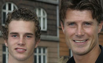 https://imgix.seoghoer.dk/legacy/media/se-og-hoer/2010/kendte-dk/juni/laudrup-soentekst-jpg.jpg