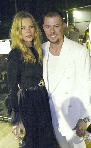 https://imgix.seoghoer.dk/legacy/media/se-og-hoer/2010/kendte-udland/februar/mcqueen-og-kate-moss-jpg.jpg