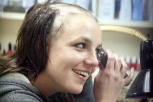 https://imgix.seoghoer.dk/legacy/media/se-og-hoer/2010/musik/februar/britney-barberer-sig-skalde-jpg.jpg