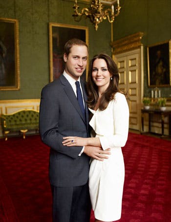 https://imgix.seoghoer.dk/legacy/media/se-og-hoer/2010/royalt/oktober-november-december/william-og-kate-officielle-4a-jpg.jpg