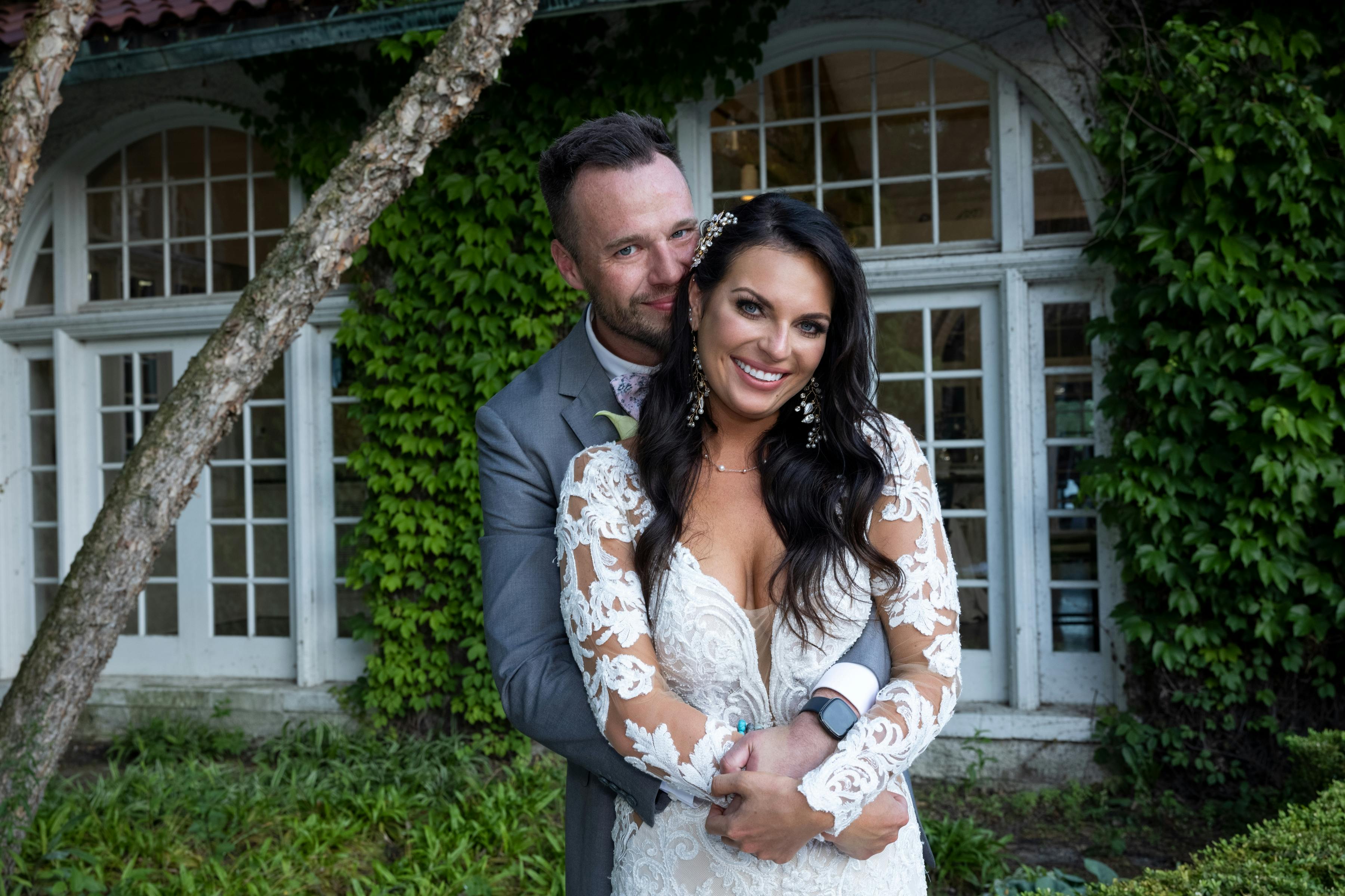 Nick og Danielle sagde begge "ja" til deres bryllup i april 2021.