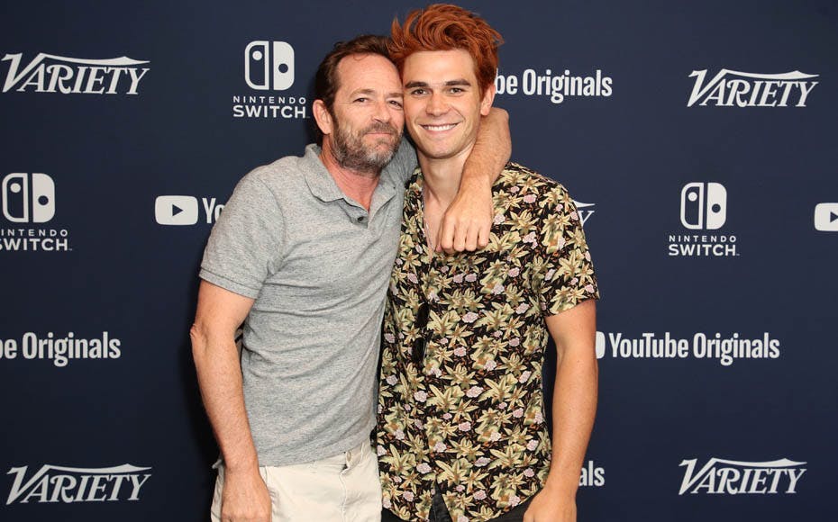 https://imgix.seoghoer.dk/luke_perry_og_kj_apa_jul_18.jpg