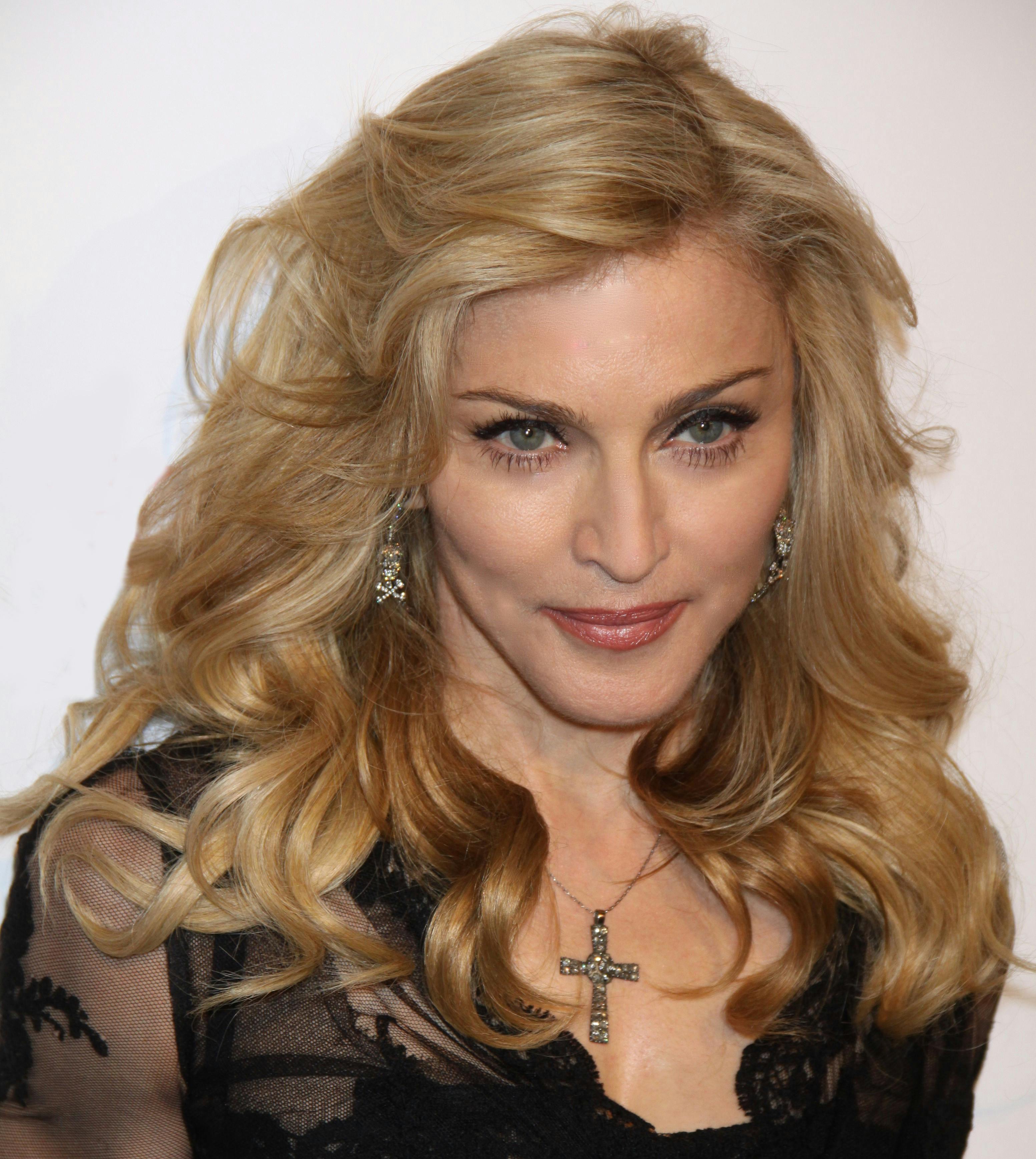 https://imgix.seoghoer.dk/madonna_-_corona.jpg