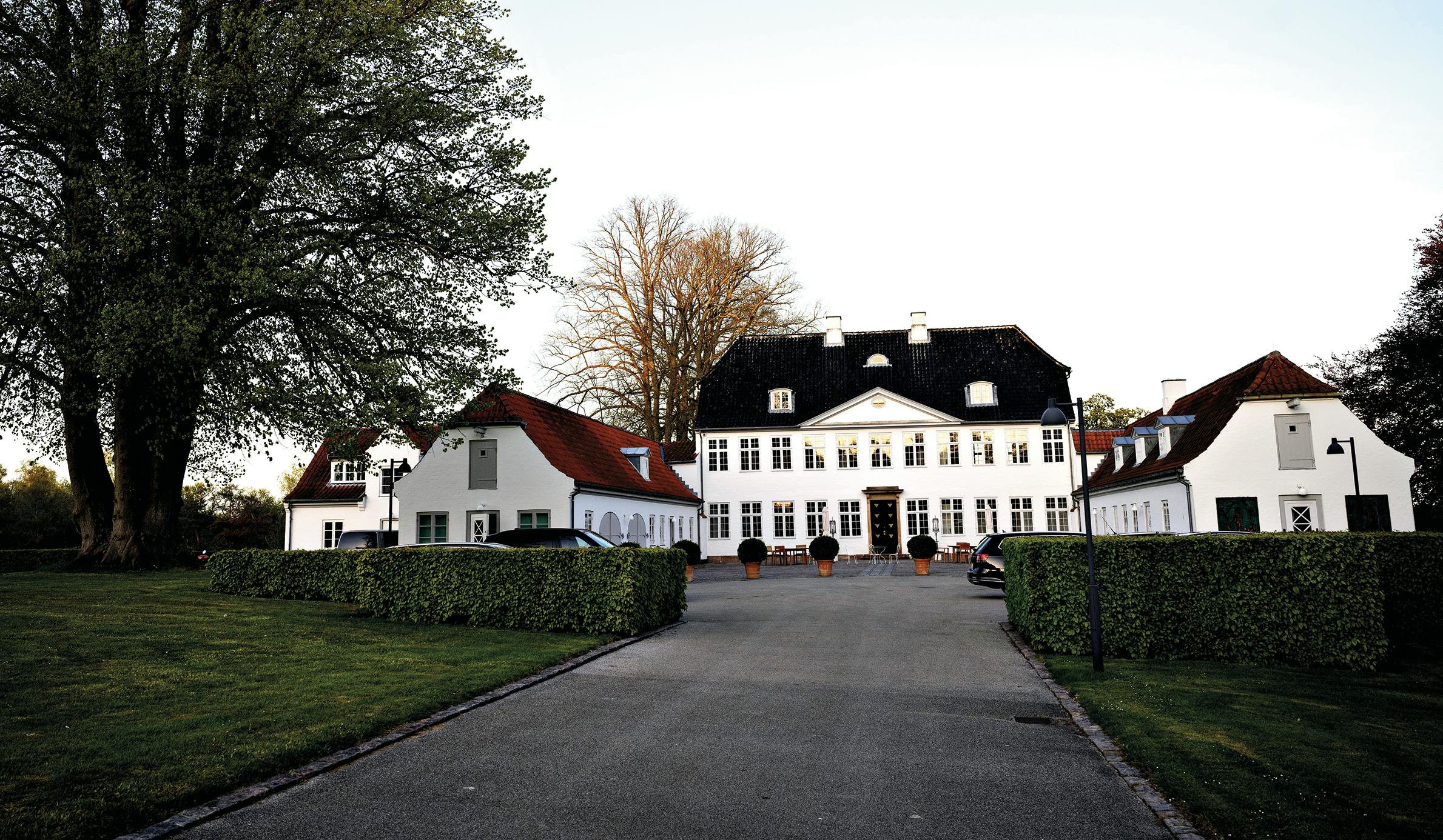 Marienborg har også fungeret som privat læringsrum for prins Joachim og kronprins Frederik.