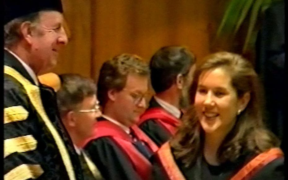 Mary fotograferet under sin dimission fra University of Tasmania i 1995. Hun fik en bachelorgrad i jura og handel.
