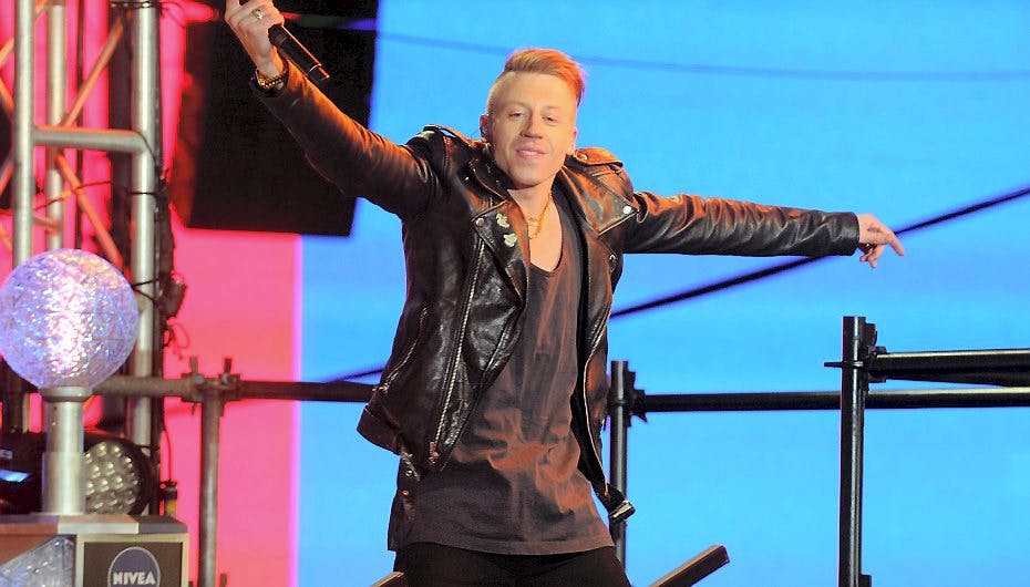 Macklemore har været uheldig med et af sine kostumer.