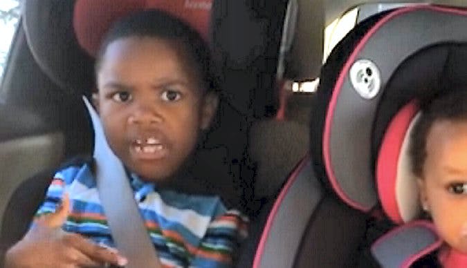 Lille dreng, store holdninger