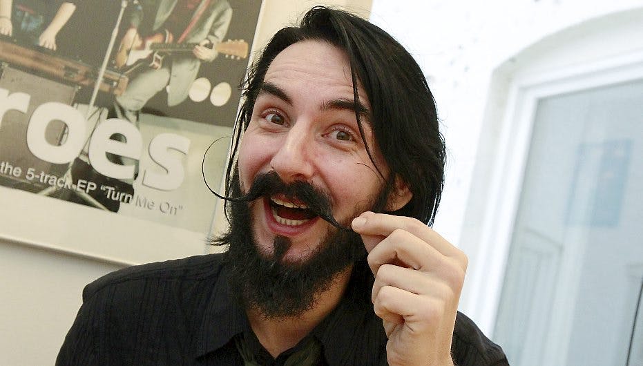 Hr. Skæg elsker børn - nu skal han selv være far.