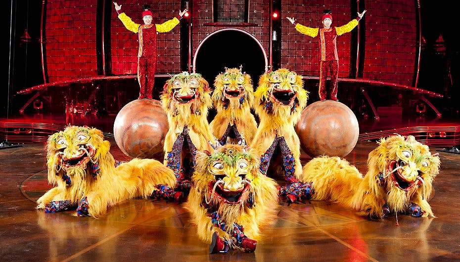 Boxen får besøg af kæmpe cirkus-show