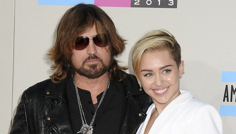 Billy Ray Cyrus - her med datteren Miley - er kommet galt af sted på de sociale medier.