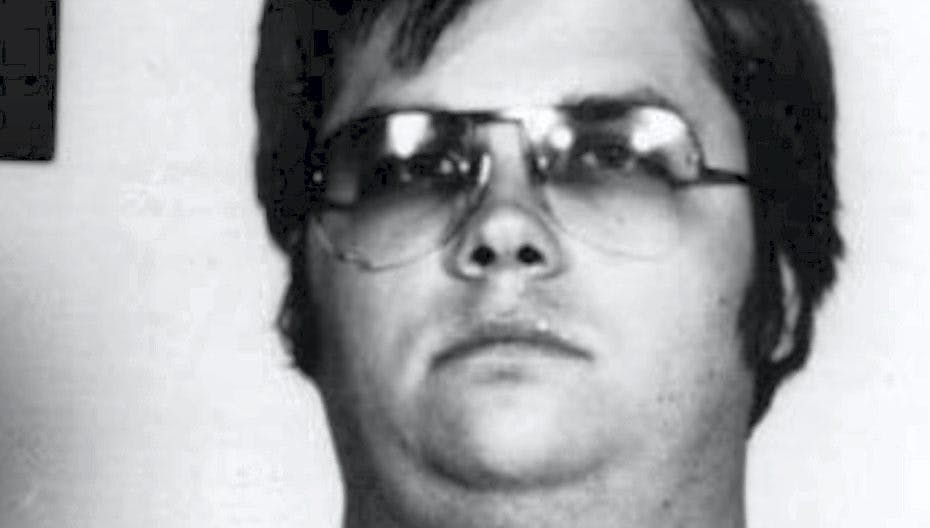 Mark David Chapman skød John Lennon for 34 år siden