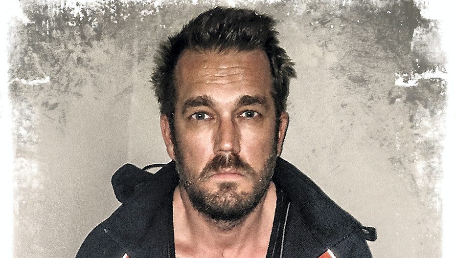 Ser en person, der har været kidnappet i næsten en måned, sådan ud? Der tvivler Adam Holm på