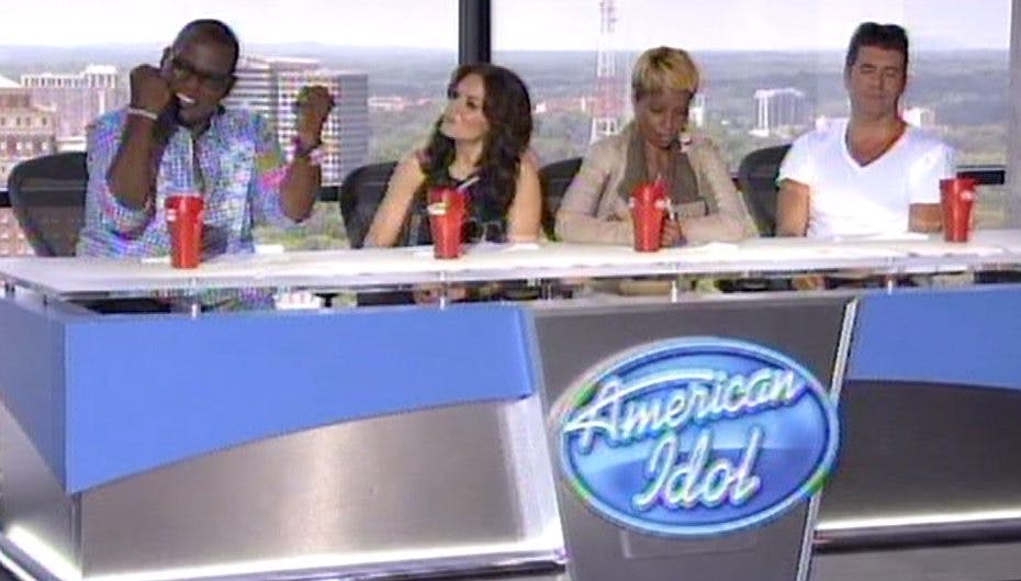 Også Simon Cowell har været med i dommerpanelet