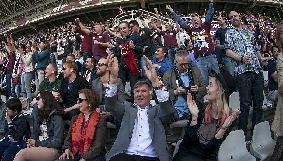 Der var jubel på lægterne, da Sepp Piontek og oddset-baben Kath i søndags var til fodbold i Torino.