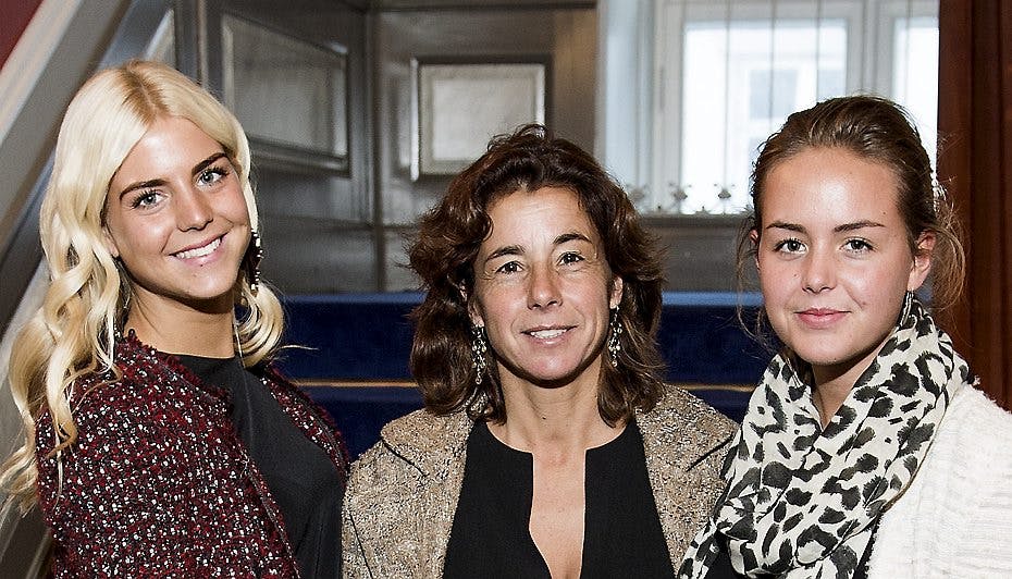 Benedicte Strøm skal snart i retten, men forleden var hun til kvindearrangement med døtrene Nicoline