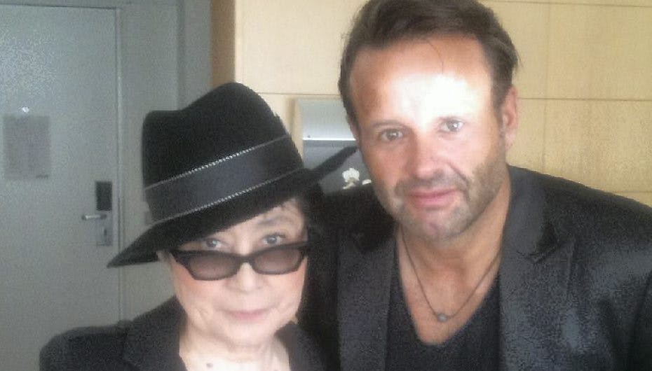 To nye venner, man ikke lige havde set komme. Dennis Knudsen og Yoko Ono