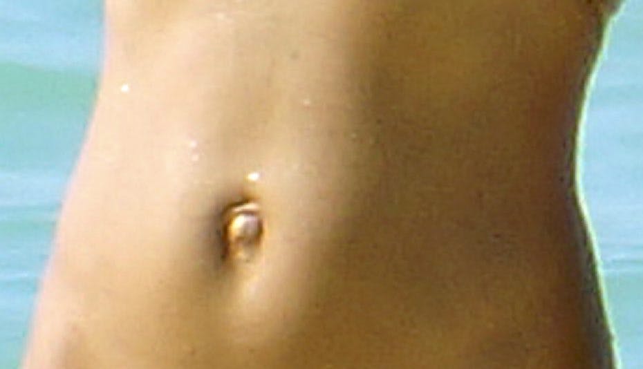 Alt sidder perfekt på den hotte kendis. Se, hvem hun er på torsdag, når SE og HØR lander på bladhylderne.