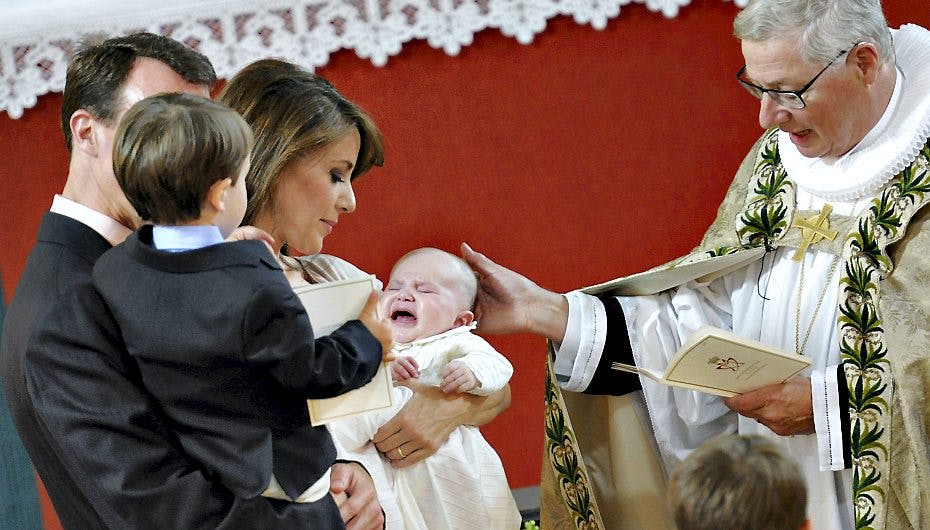 Prinsesse Athena var ikke helt vild med at få vand på hovedet