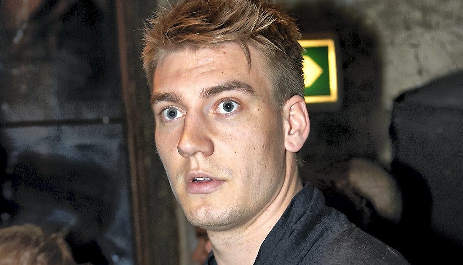 Nicklas Bendtner har nu fået sin helt egen skulptur