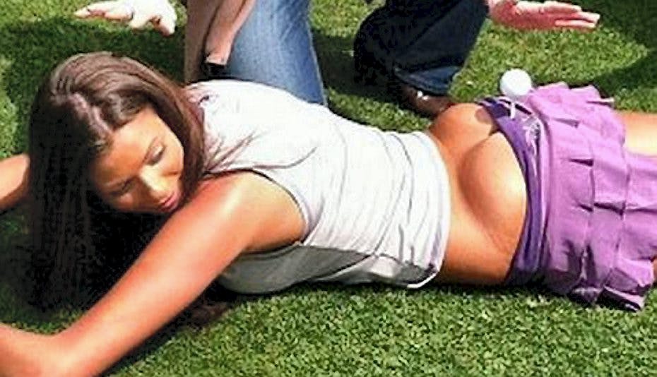 Sekunder før det går galt, og modellen ender med et stort blåt mærke.