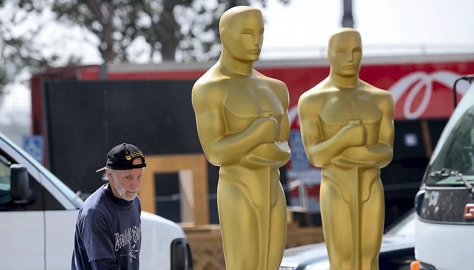 Forberedelserne til aftenens Oscar-uddeling er i gang.