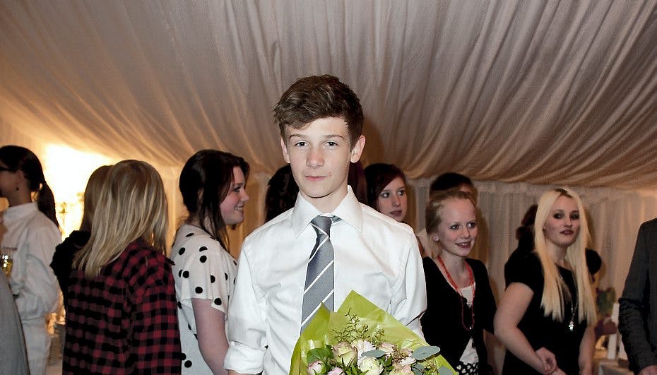 Sådan så den unge skuespiller ud til Oscarfest for filmen "Hævnen" i 2011