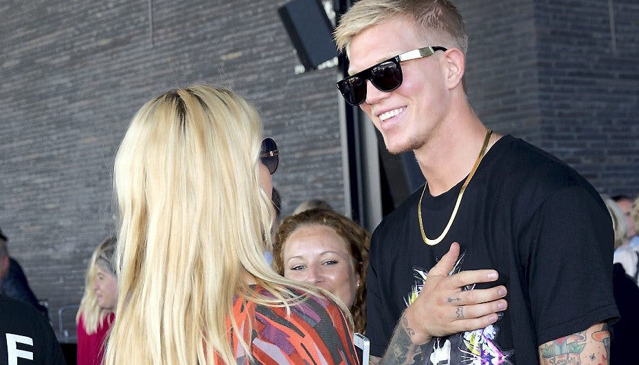 Makienok støtter vennen